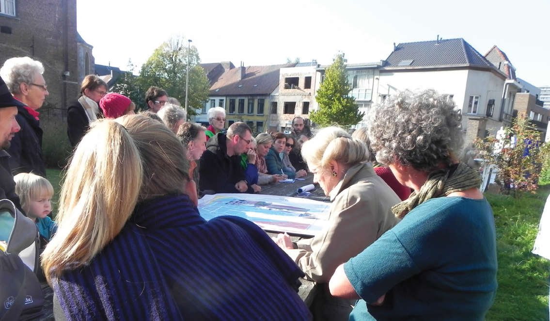 Inhabitants in debate with the deputy Mayor in Ghent