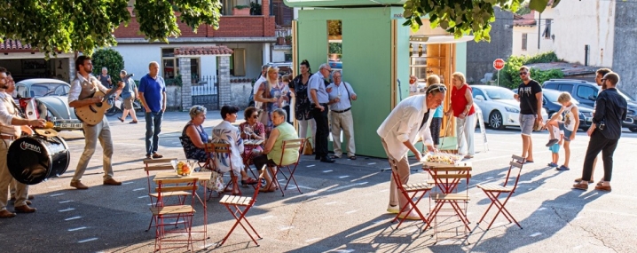 A thriving street